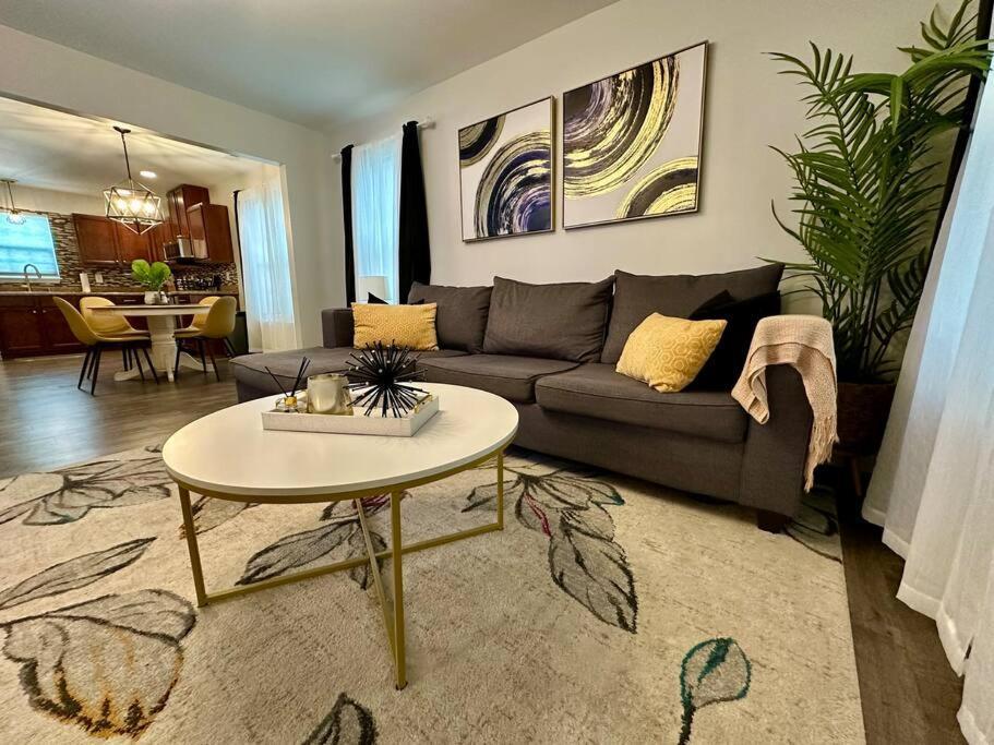 Cozy And Luxury Home ราลลี ภายนอก รูปภาพ